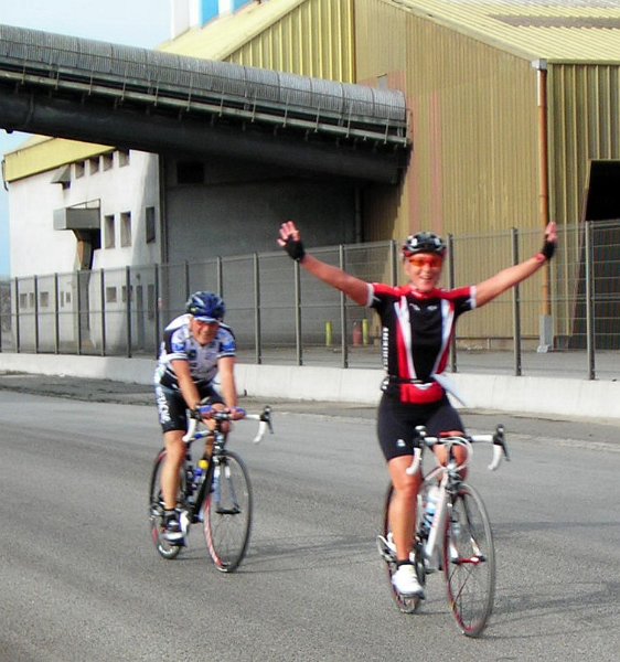 2011-08-05 15 Les Gentlemen Dernier Tour La Ligne dans 2 km.JPG